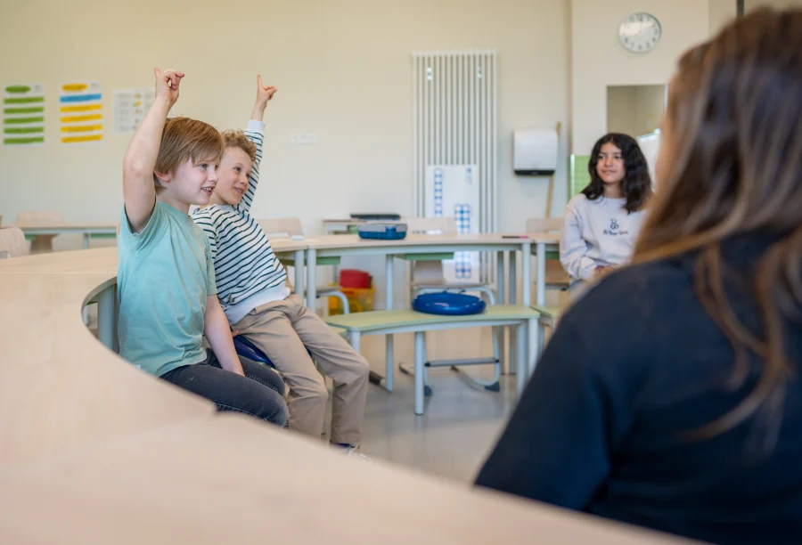 Carousel Table in active use during a primary classroom lesson